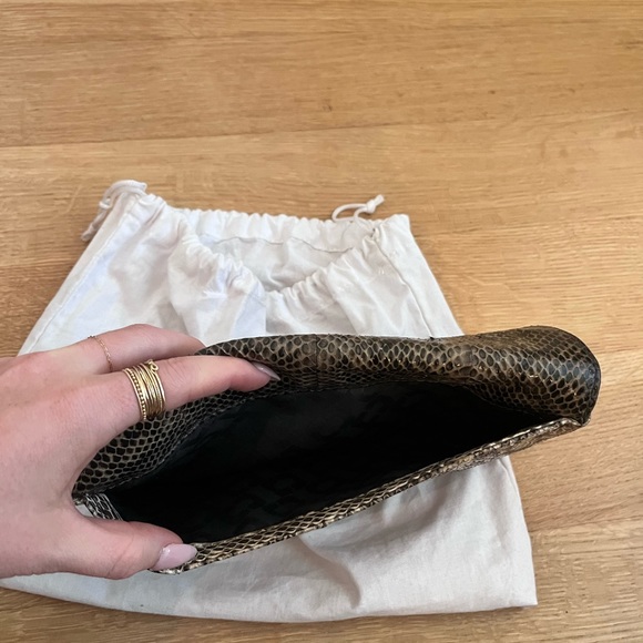 DVF clutch - Picture 3 of 9